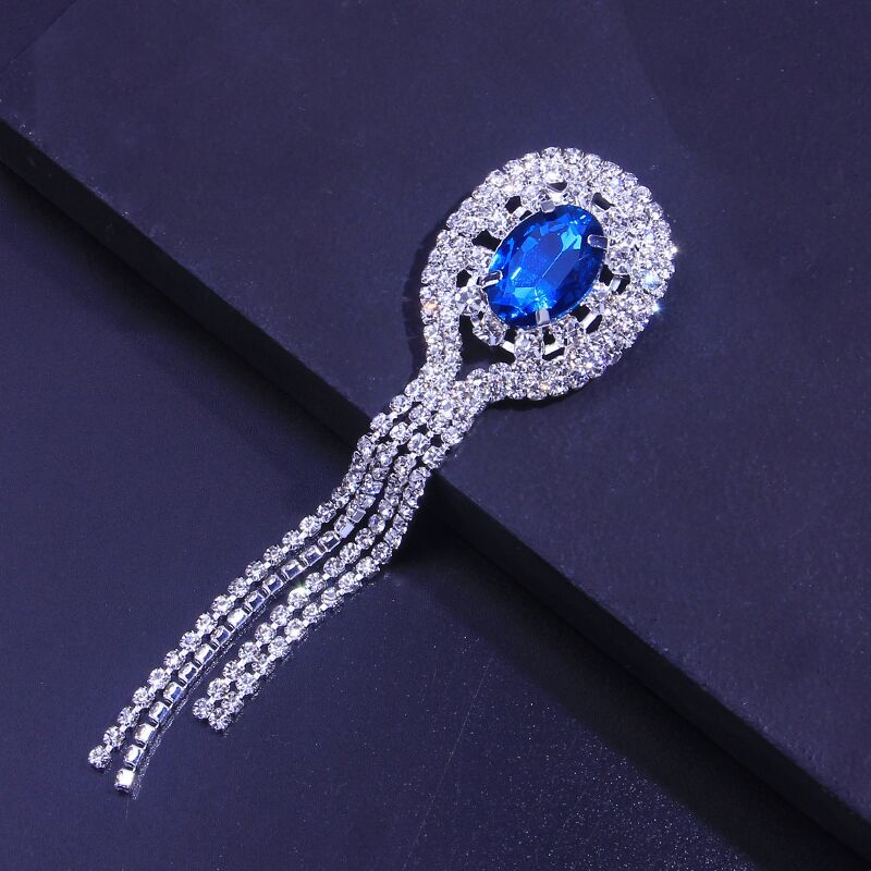 Women’s Blue Rhinestone Tassel Brooch | بروش نسائي أزرق مرصع بتفاصيل متدلية