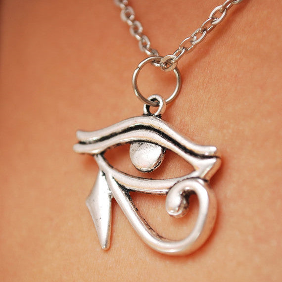 Women’s Eye of Horus Charm Keychain & Necklace | ميدالية وقلادة نسائية بتصميم عين حورس