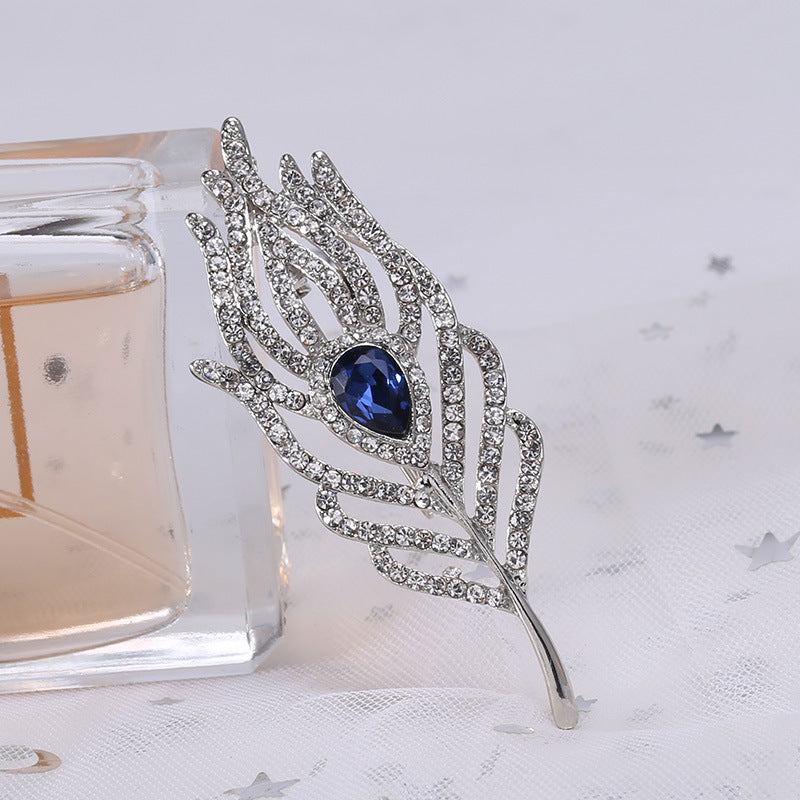Women’s Rhinestone Feather Brooch | بروش نسائي مرصع بتصميم ريشة أنيقة