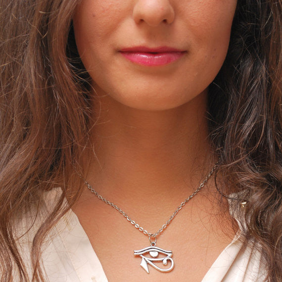Women’s Eye of Horus Charm Keychain & Necklace | ميدالية وقلادة نسائية بتصميم عين حورس
