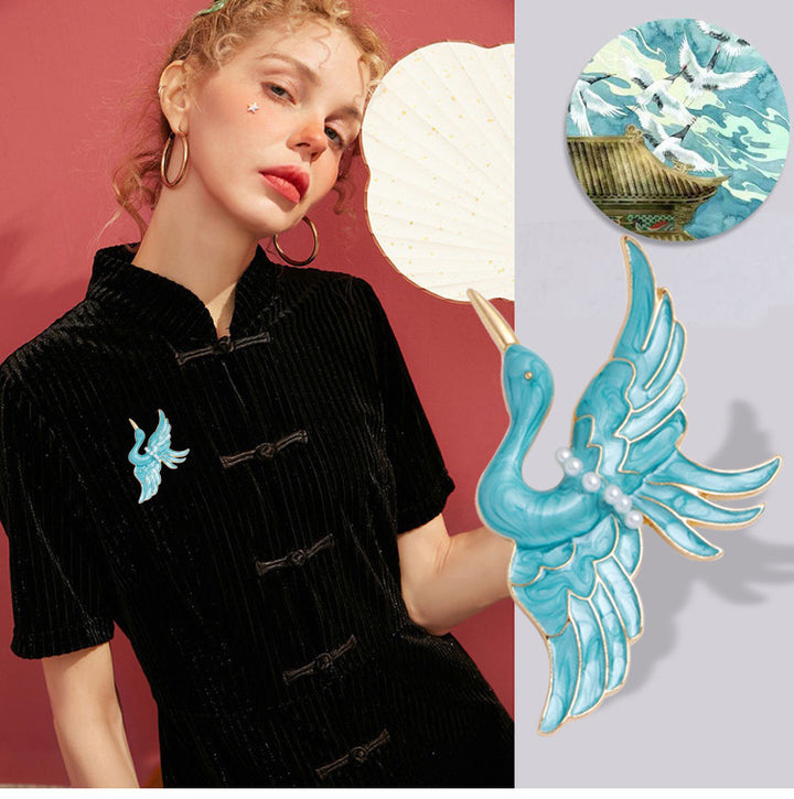 Women’s Blue Crane Enamel Brooch | بروش نسائي أزرق بتصميم طائر الكركي