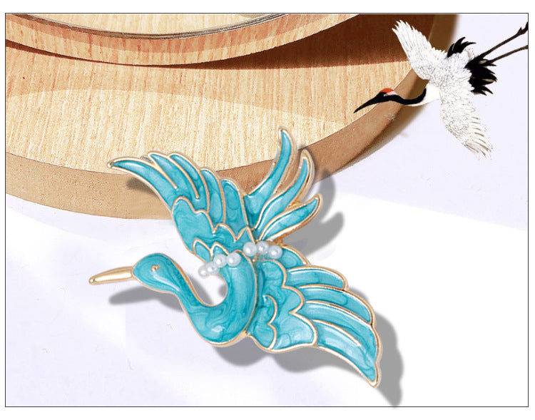 Women’s Blue Crane Enamel Brooch | بروش نسائي أزرق بتصميم طائر الكركي