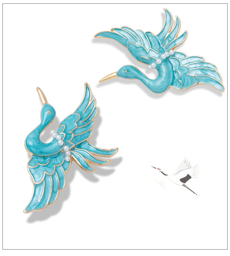 Women’s Blue Crane Enamel Brooch | بروش نسائي أزرق بتصميم طائر الكركي