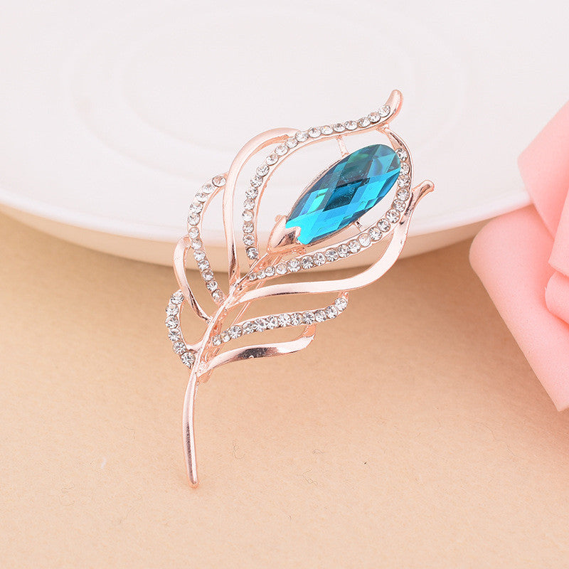 Women’s Crystal Bowknot Brooch Collection | بروش نسائي كريستال بتصميم فيونكة
