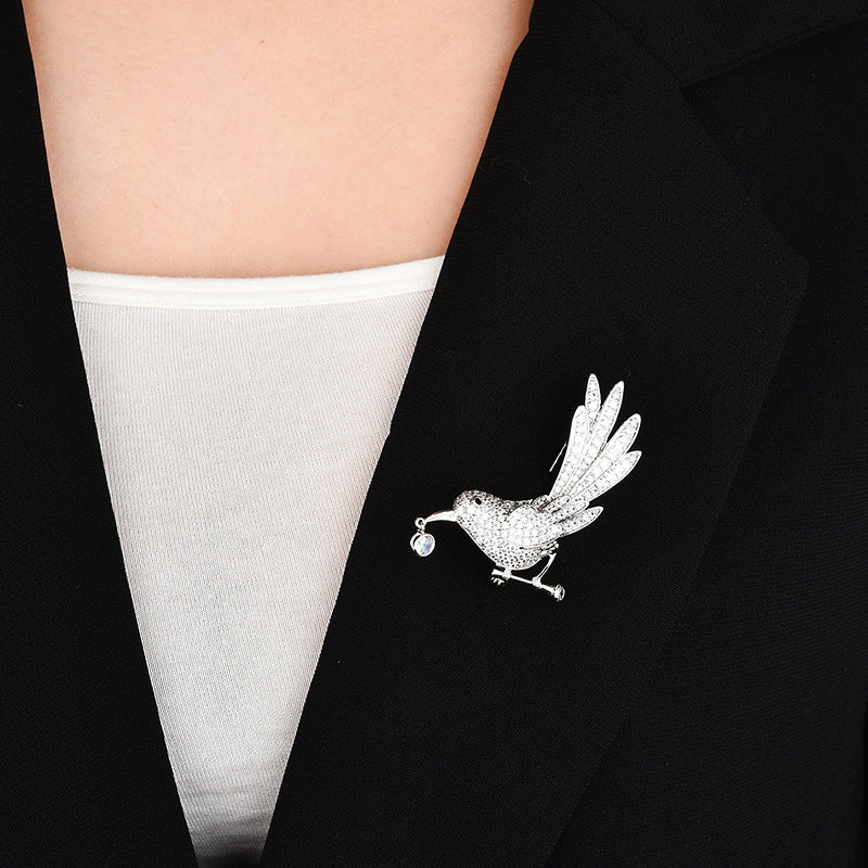 Women’s Elegant Bird Brooch | بروش نسائي أنيق بتصميم طائر
