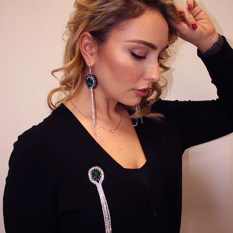 Women’s Blue Rhinestone Tassel Brooch | بروش نسائي أزرق مرصع بتفاصيل متدلية