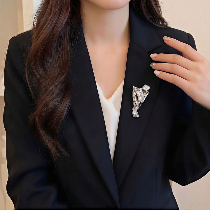 Women’s Elegant Bouquet Brooch | بروش نسائي أنيق بتصميم باقة زهور