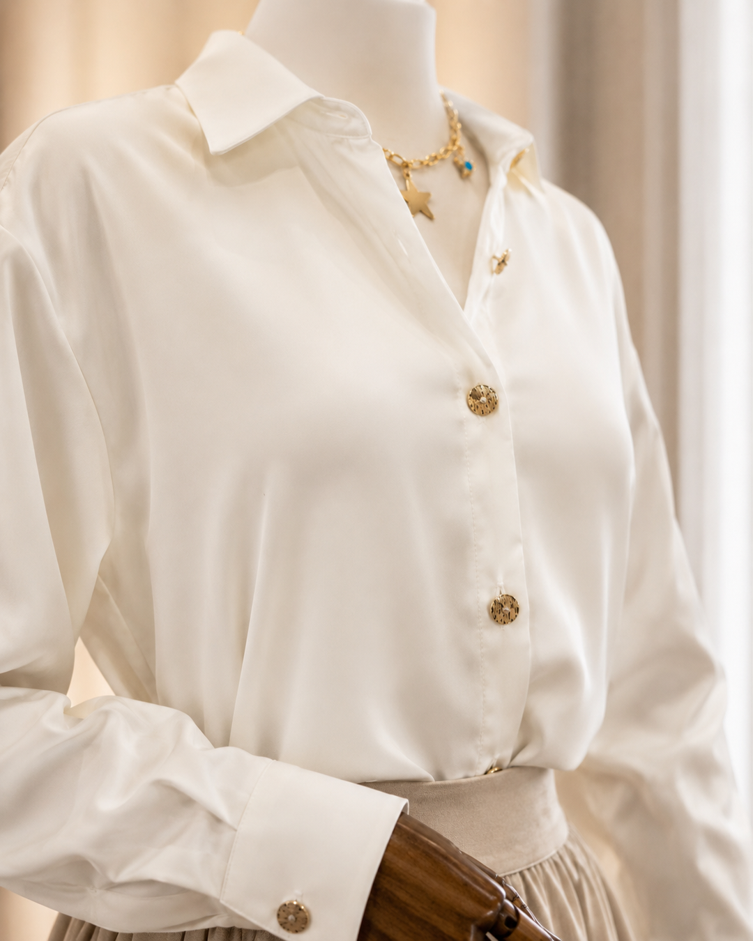 Women’s Luxury Satin Button-Up Blouse | بلوزة نسائية ساتان فاخرة بأزرار