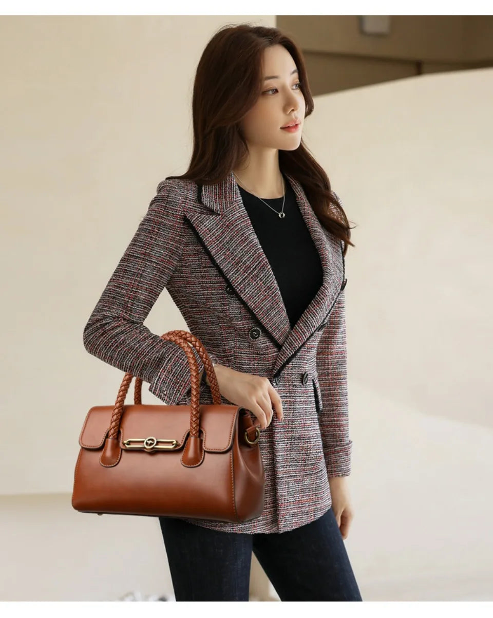 Women’s Woven-Handle Leather Handbag | حقيبة جلد نسائية بمقبض منسوج