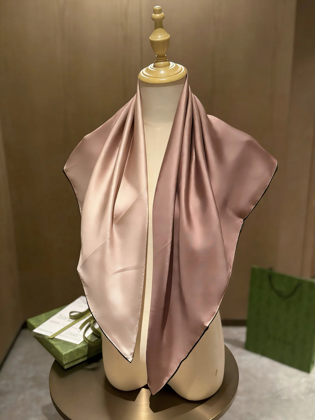Women’s Silk Scarf | إيشارب حرير نسائي خفيف بطبعة أنيقة
