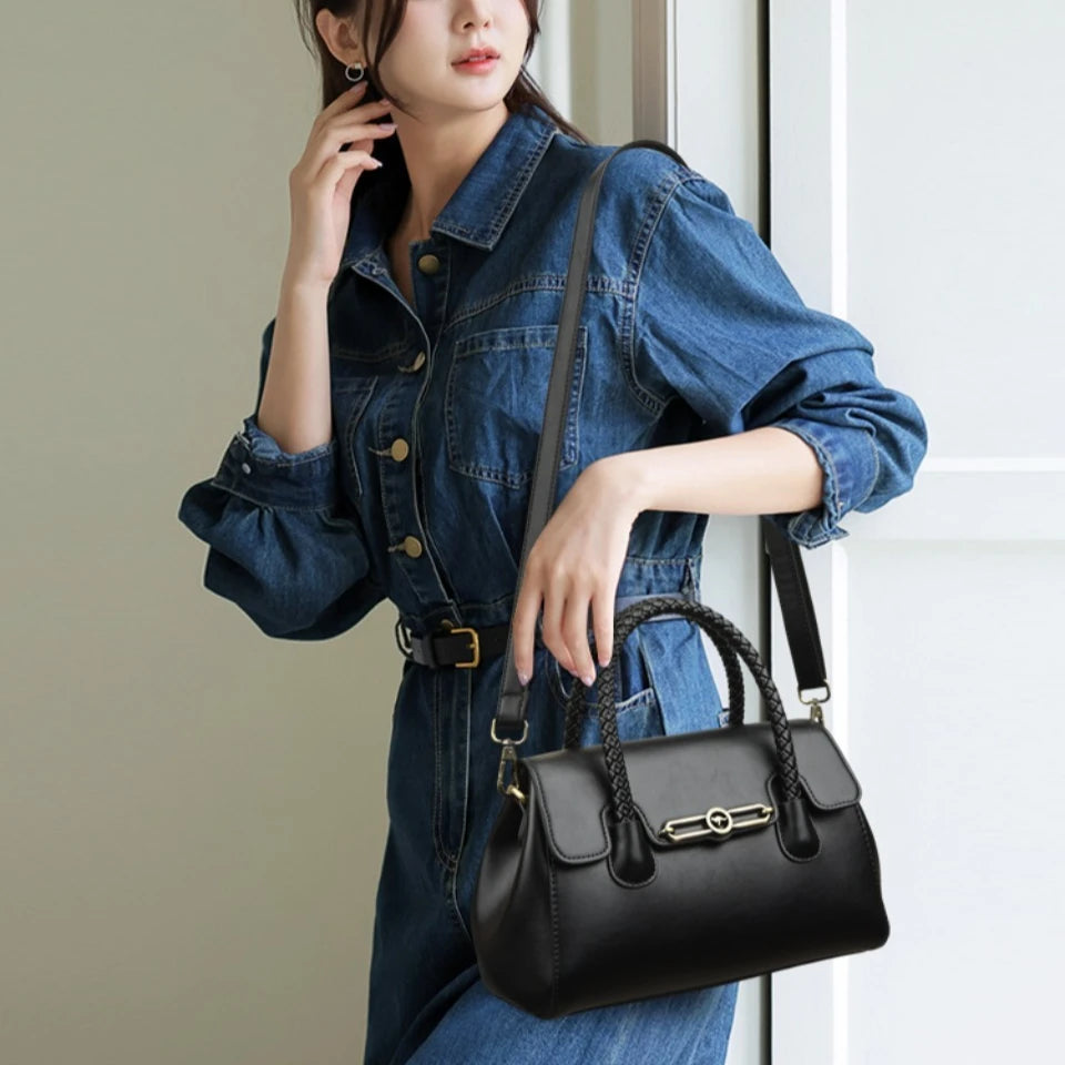 Women’s Woven-Handle Leather Handbag | حقيبة جلد نسائية بمقبض منسوج
