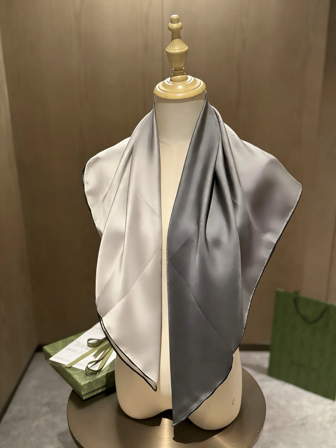 Women’s Silk Scarf | إيشارب حرير نسائي خفيف بطبعة أنيقة