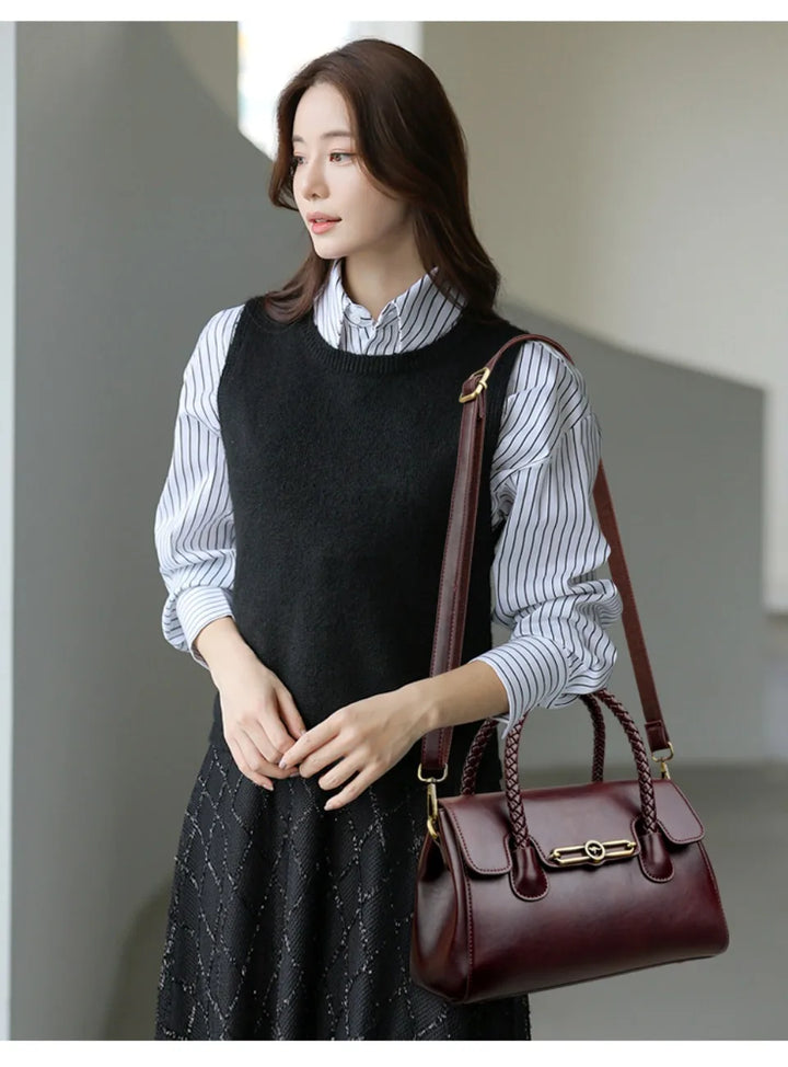 Women’s Woven-Handle Leather Handbag | حقيبة جلد نسائية بمقبض منسوج