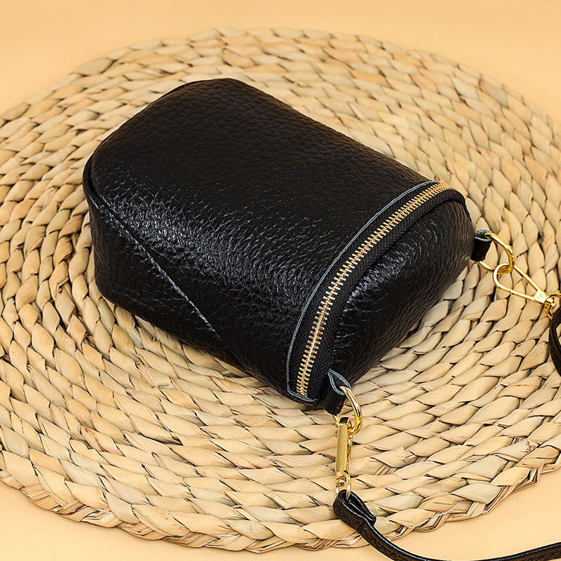 Women’s Shell Leather Crossbody Phone Bag | حقيبة هاتف نسائية جلدية بتصميم صدفة